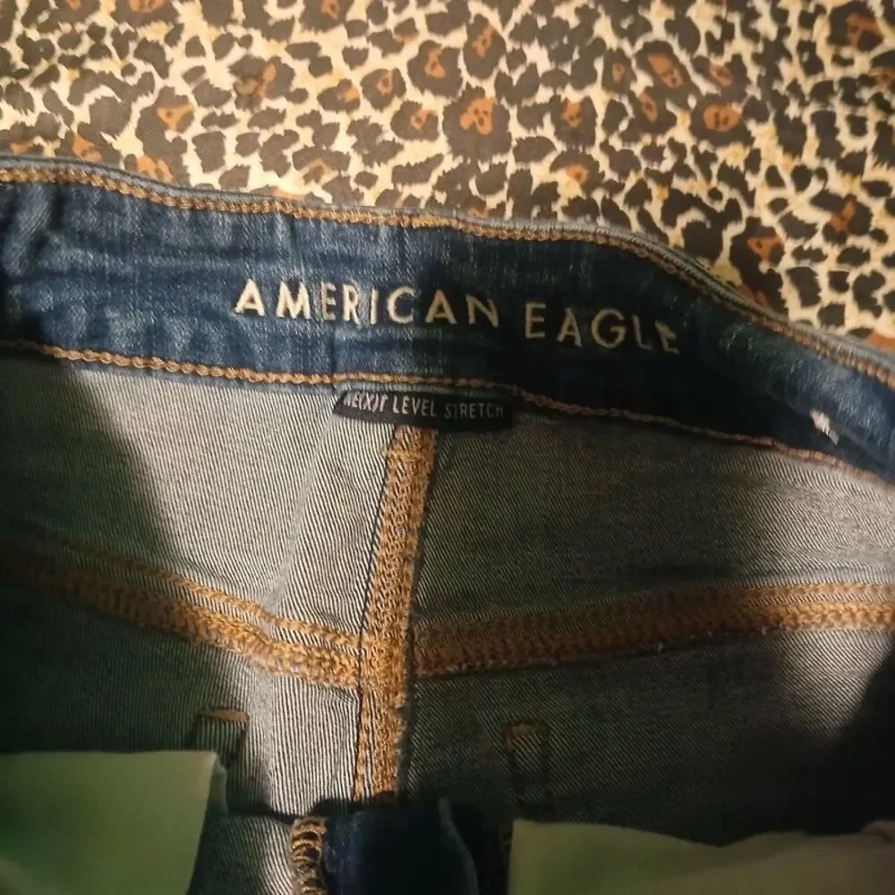 American Eagle Hi-Rise Shortie Distressed Denim Shorts size 4